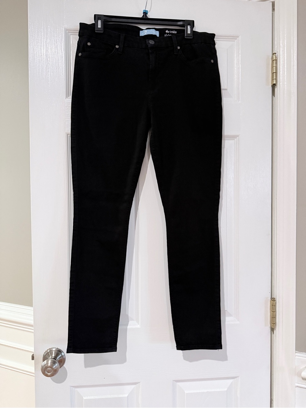 7 For All Mankind blair) Woman’s Ankle Skinny. Black Jeans Size 31 Pristine